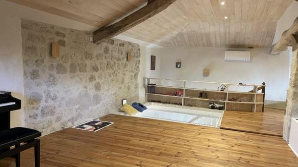 Maison de standing en pierres - T5 - piscine