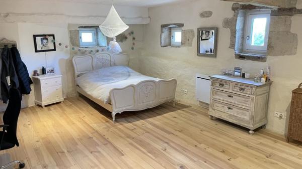 Maison de standing en pierres - T5 - piscine