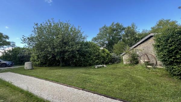 Maison de standing en pierres - T5 - piscine