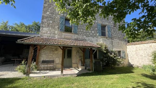 Maison de standing en pierres - T5 - piscine
