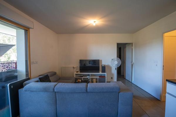 Bron – secteur Parc de Parilly – T2 avec exceptionnelle loggia de 17 m² et garage