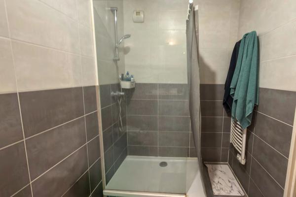Bron – secteur Parc de Parilly – T2 avec exceptionnelle loggia de 17 m² et garage