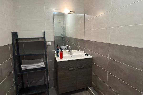Bron – secteur Parc de Parilly – T2 avec exceptionnelle loggia de 17 m² et garage