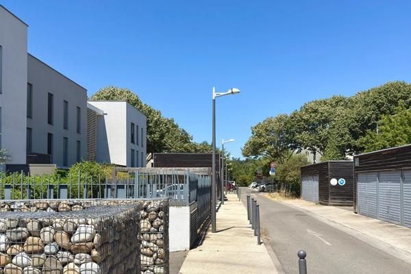 Bron – secteur Parc de Parilly – T2 avec exceptionnelle loggia de 17 m² et garage