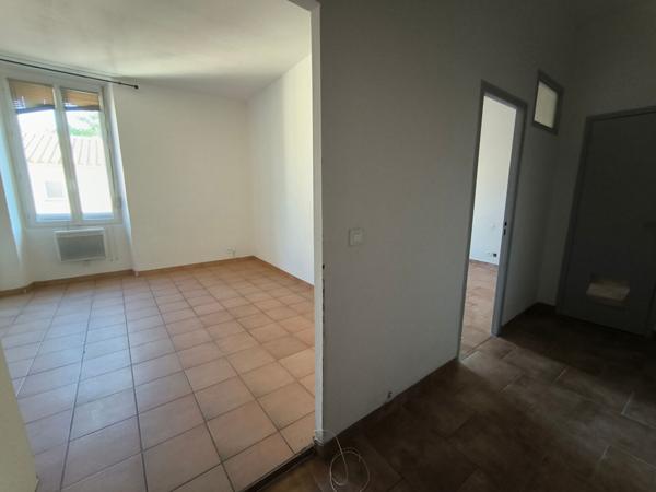 LEZIGNAN-CORBIERES - Appartement T2 à louer proche de toutes commodités