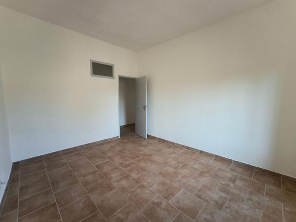 LEZIGNAN-CORBIERES - Appartement T2 à louer proche de toutes commodités