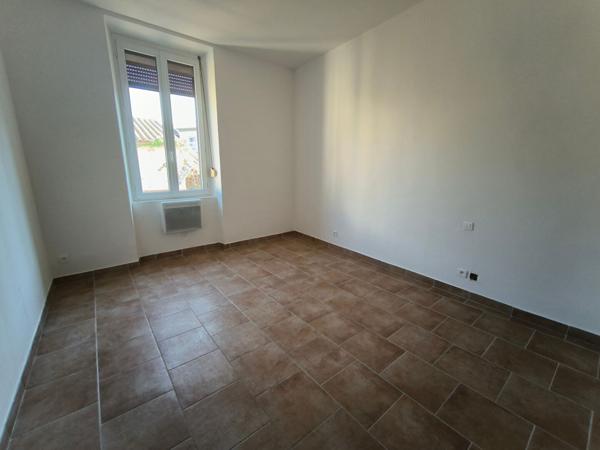 LEZIGNAN-CORBIERES - Appartement T2 à louer proche de toutes commodités