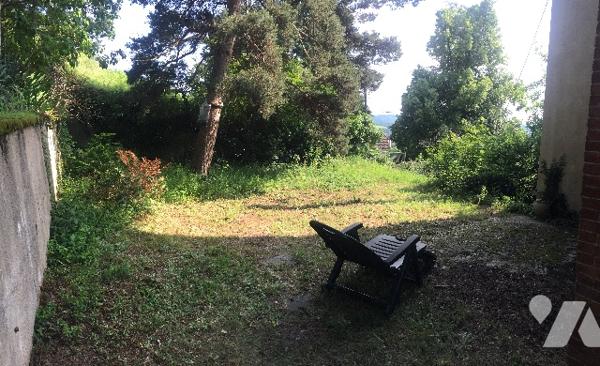 ST-JUST-ST-RAMBERT, appart158 m2 terrasse et usage d'un REZ DE JARDIN, grand garage PRIX : 155 000 €