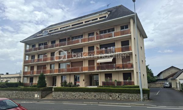 Situé entre le célèbre Haras national de ST LO et les Archives départementales de la Manche. 
Au 4ème et dernier étage d'une résidence sécurisée avec ascenseur, cet appartement de 35.52 m2 vous séduira par sa luminosité exceptionnelle et sa vue panoramique sur la ville de Saint-Lô. 
Il se compose d'une cuisine aménagée ouverte sur séjour, une chambre, salle d'eau/WC. 
Son agréable balcon constitue un véritable prolongement de l'espace de vie. 
Cave et stationnement privatif. 
Les compteurs d'eau et d'électricité (Linky) sont individuels. Interphone/digicode. 
Le chauffage est assuré par une installation collective au gaz avec gestionnaire individuel de consommation.