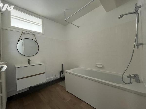 En plein centre de Tinqueux et à proximité immédiate de tous les commerces, découvrez cet appar...