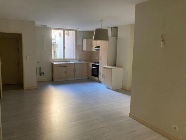Appartement à louer 3 pièces 53m² Montbéliard (25200)