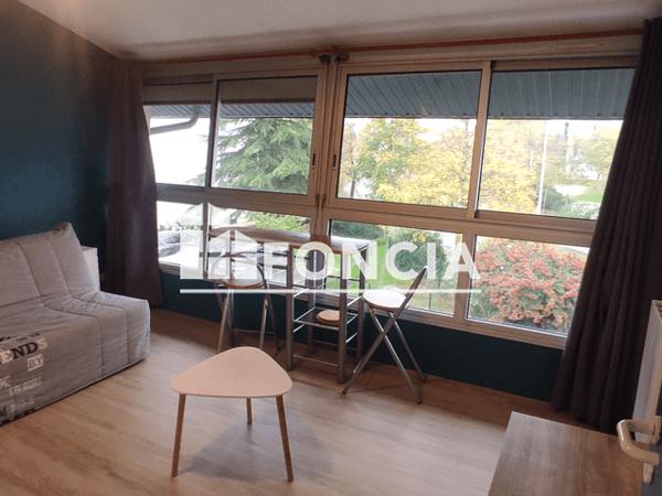 Location Studio 22.48 m² - 27 RUE MAXIME DUMOULIN Poitiers 86000