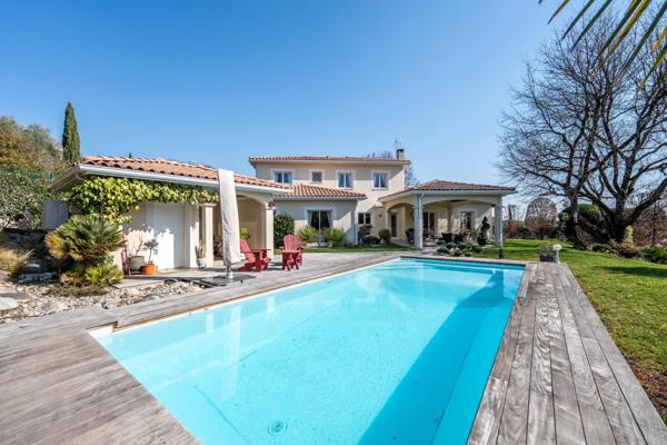 Maison contemporaine 201m² avec piscine et garage