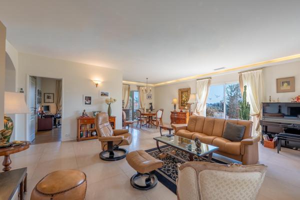 Maison contemporaine 201m² avec piscine et garage