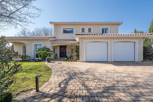 Maison contemporaine 201m² avec piscine et garage