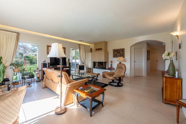 Maison contemporaine 201m² avec piscine et garage