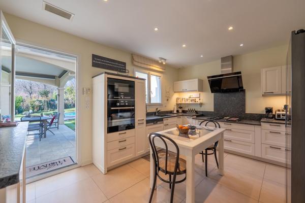 Maison contemporaine 201m² avec piscine et garage