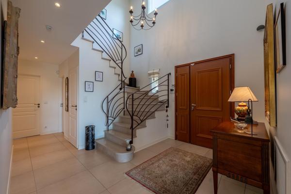 Maison contemporaine 201m² avec piscine et garage