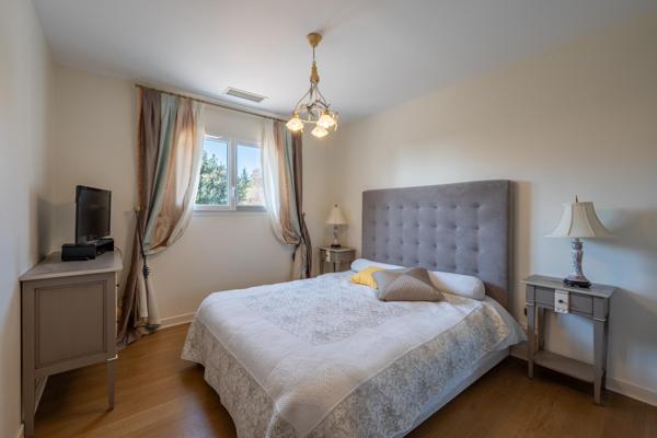 Maison contemporaine 201m² avec piscine et garage