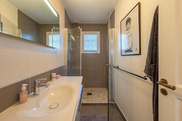 Maison contemporaine 201m² avec piscine et garage