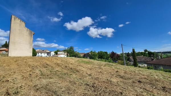 Terrain à bâtir borné - viabilisé - assainissement collectif