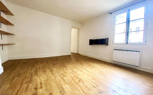 Appartement à vendre    2 pièces • 42 m2 Versailles