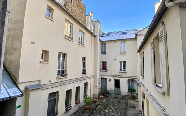 Appartement à vendre    2 pièces • 42 m2 Versailles