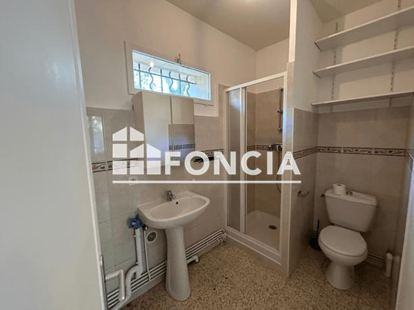 Location Appartement 2 pièces 31.14 m² - 11 PLACE DE L'EGLISE Nimes 30000
