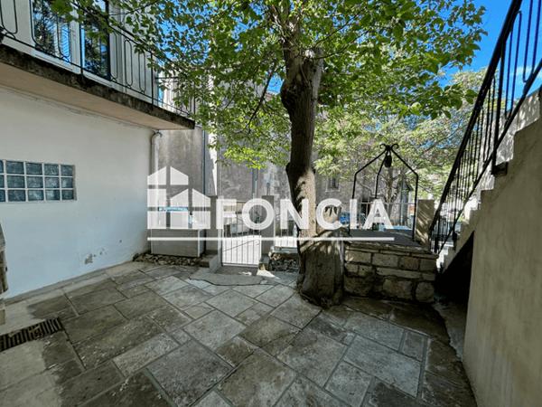 Location Appartement 2 pièces 31.14 m² - 11 PLACE DE L'EGLISE Nimes 30000