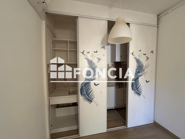 Location Appartement 2 pièces 31.14 m² - 11 PLACE DE L'EGLISE Nimes 30000