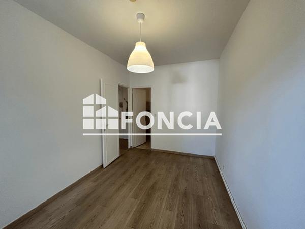 Location Appartement 2 pièces 31.14 m² - 11 PLACE DE L'EGLISE Nimes 30000