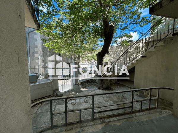 Location Appartement 2 pièces 31.14 m² - 11 PLACE DE L'EGLISE Nimes 30000
