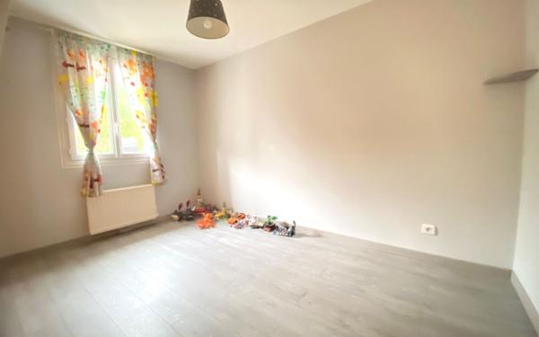 Maison à vendre    6 pièces •  Flins-sur-Seine