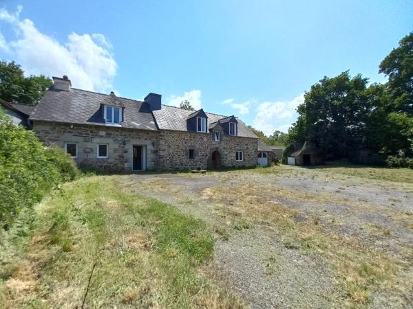 MAISON EN PIERRE A VENDRE 3 CHAMBRES DANS UN HAMEAU EN BRETAGNE GUERLEDAN 22