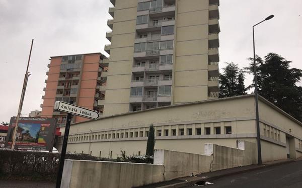 Stationnement à louer    Saint-Étienne