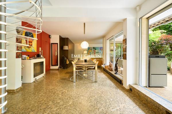 À Vendre - Appartement - Neuilly  Sur Seine - 92200 - Rez-de-Jardin - 3/4 Chambres