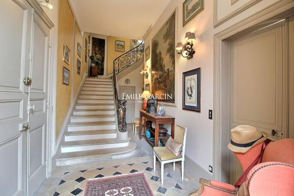 A vendre - Auxerre  89- Hôtel particulier classé Monument Historique 1200m2 parc et piscine-