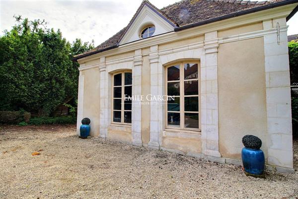 A vendre - Auxerre  89- Hôtel particulier classé Monument Historique 1200m2 parc et piscine-
