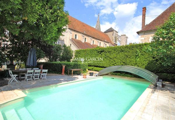 A vendre - Auxerre  89- Hôtel particulier classé Monument Historique 1200m2 parc et piscine-