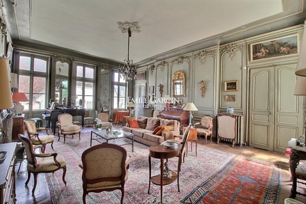 A vendre - Auxerre  89- Hôtel particulier classé Monument Historique 1200m2 parc et piscine-