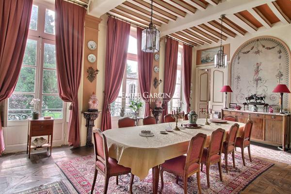 A vendre - Auxerre  89- Hôtel particulier classé Monument Historique 1200m2 parc et piscine-