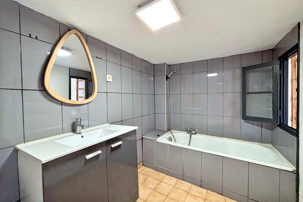 Appartement
         2 pièces
        - 50 m² Exclusivité 179 000 € *
