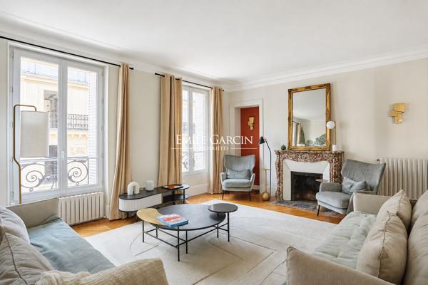 A VENDRE - Appartement - Paris - 75002 - Opéra - Palais Royal - 4 pièces - 2 chambres - 110 m²
