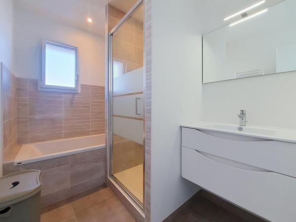 EXCLUSIVITÉ LANESTER : Contemporaine de 140m² sur 350m² de terrain avec une vue sur l'eau