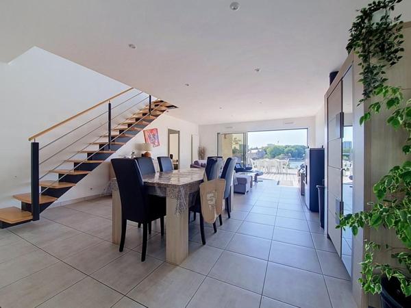 EXCLUSIVITÉ LANESTER : Contemporaine de 140m² sur 350m² de terrain avec une vue sur l'eau