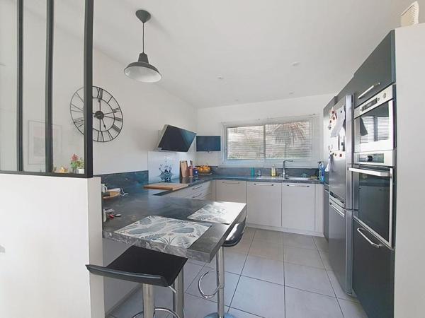 EXCLUSIVITÉ LANESTER : Contemporaine de 140m² sur 350m² de terrain avec une vue sur l'eau