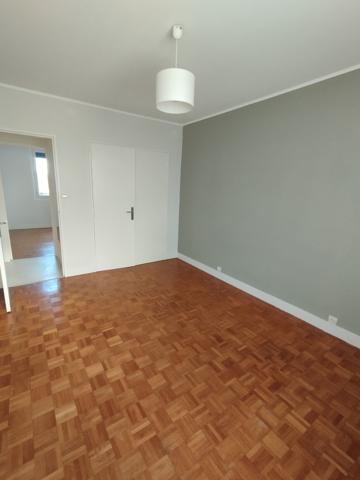 Appartement
                                                                                                                                                                                                                                                                                                                        3 pièce(s)                                                                                                                                                                                                          2 chambre(s)                                                                                                                                                                                                          72.12  m²