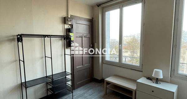 Location Studio meublé 30 m² - Saint-étienne 42000