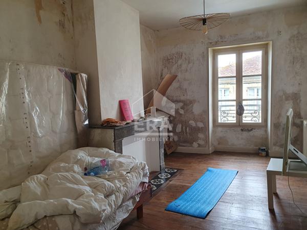 TRES BELLE MAISON DE VILLE DE 230 m², PLEIN CENTRE AVEC EXTERIEUR