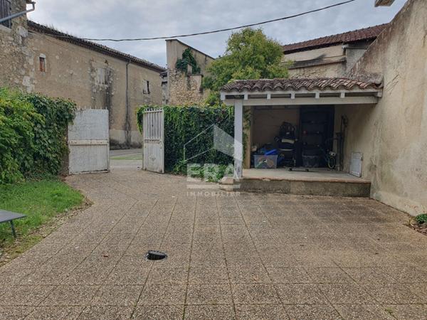 TRES BELLE MAISON DE VILLE DE 230 m², PLEIN CENTRE AVEC EXTERIEUR